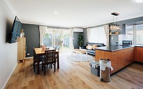 Peaceful North Lakes Haven - A Touch Of Zen